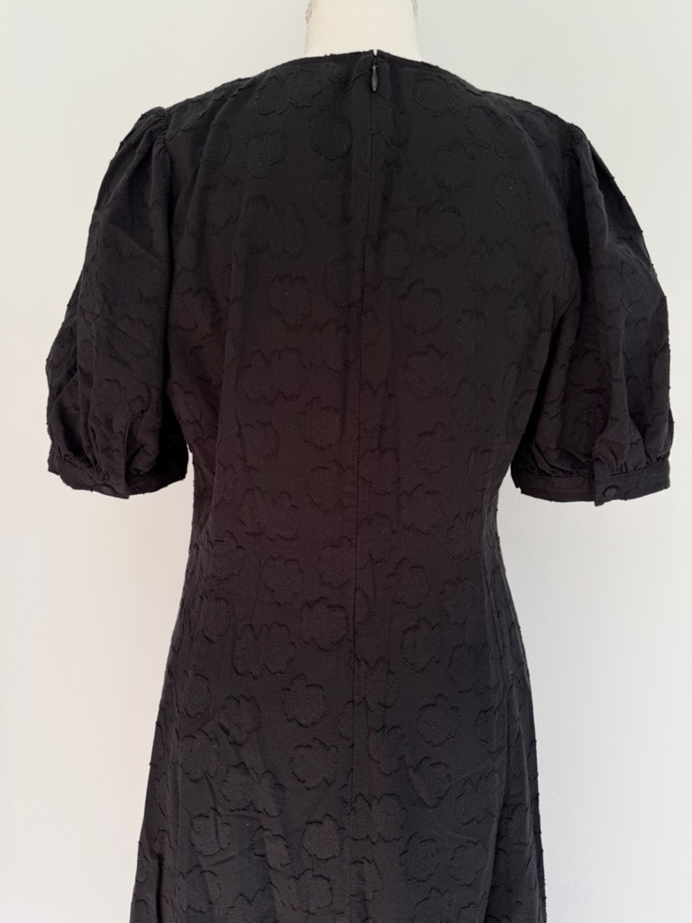Madewell Floral Jacquard Puff-Sleeve Button-Front Lined Midi Dress in Black - Picture 6 of 7